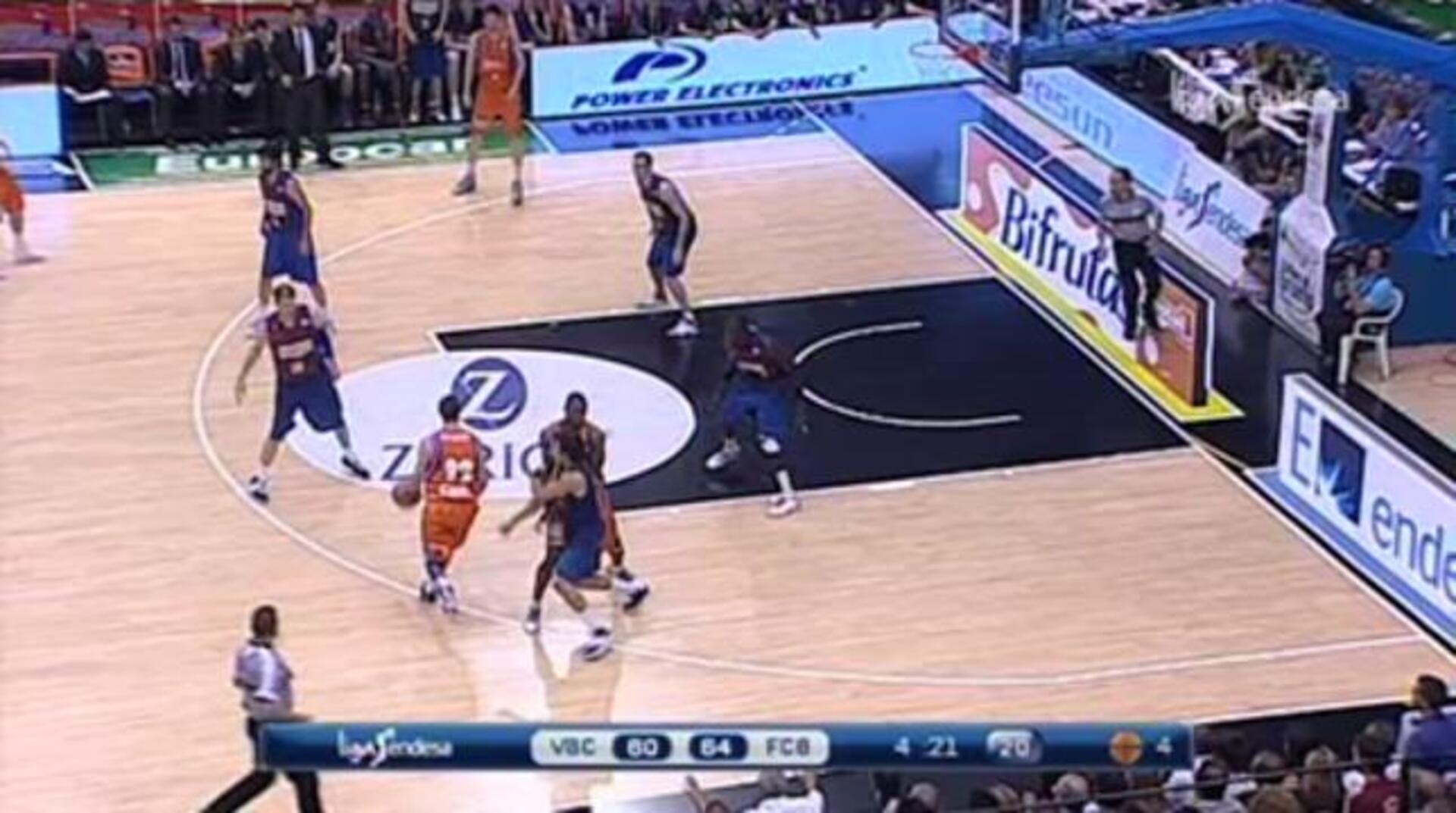 Navarro mete al Barcelona en la final