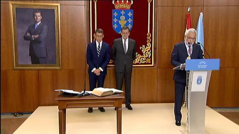 Alberto Núñez Feijóo, junto a Mariano Rajoy, en su toma de posesión en el Parlamento de Galicia