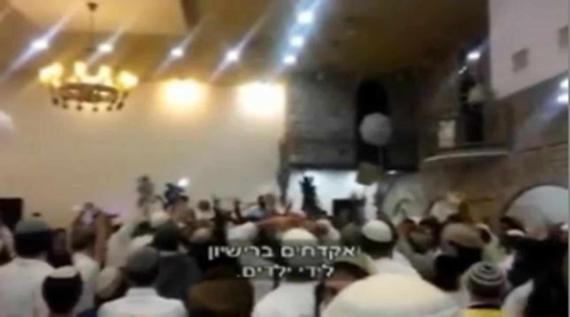 Arrestado el novio de la «boda del odio», en la que un grupo de jóvenes apuñalaba la imagen de un bebé palestino asesinado