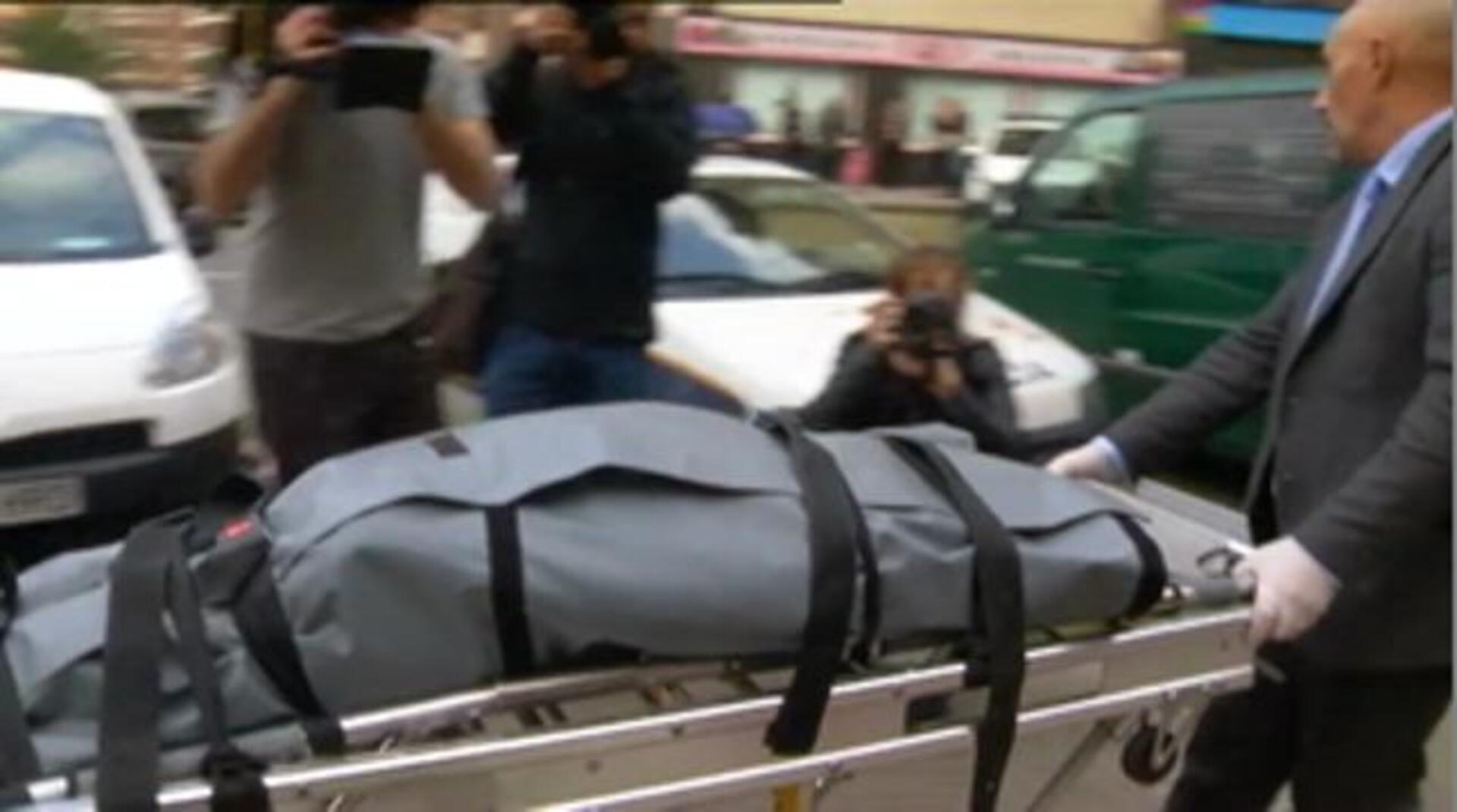 Gabriela, con su padre y su pequeña, fallecida a los 17 meses tras ser arrojada por una ventana