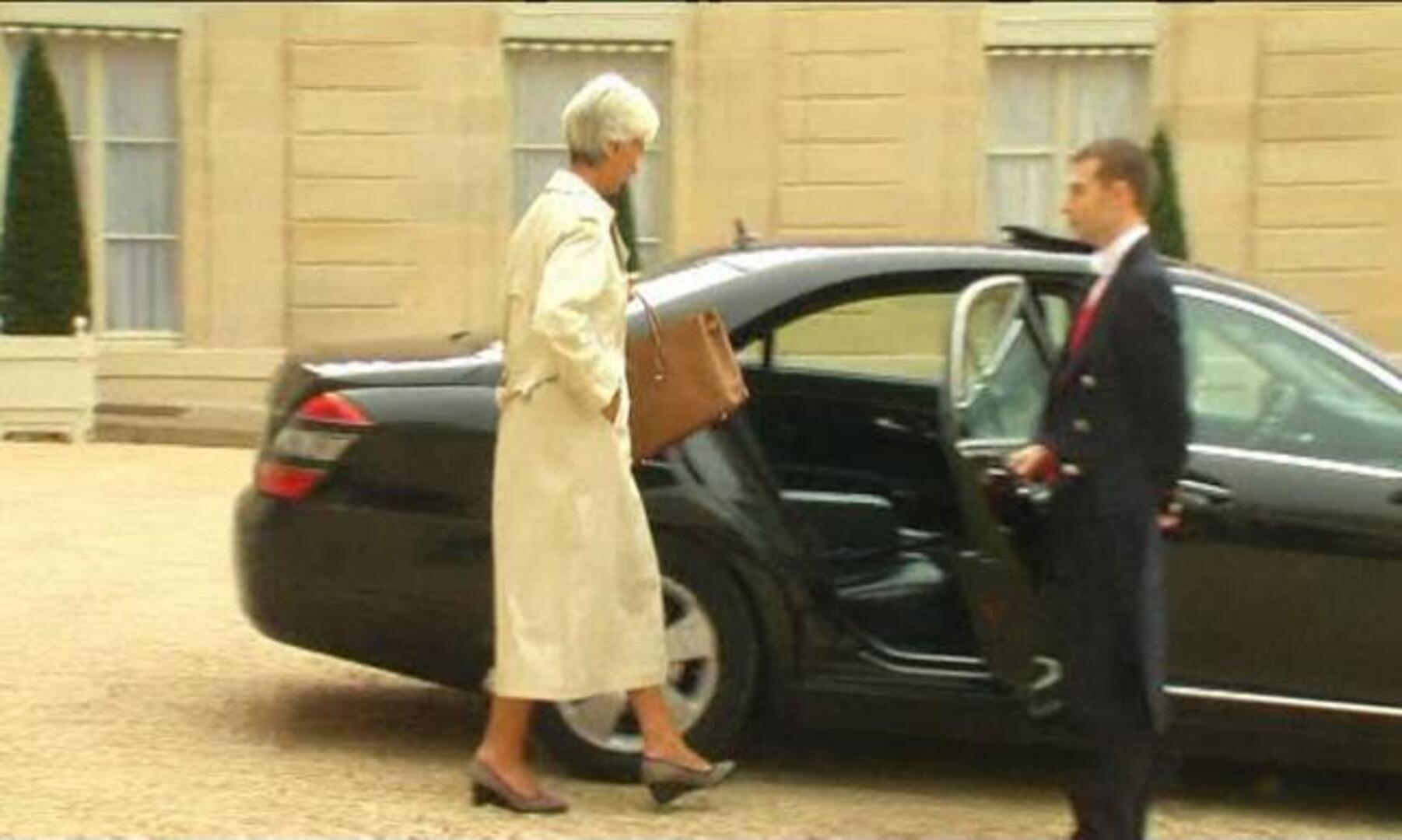 Nicolás Sarkozy trata con Christine Lagarde en París la situación en la zona euro