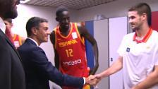 Pedro Sánchez bajó al vestuario para felicitar a la Selección Española de Baloncesto