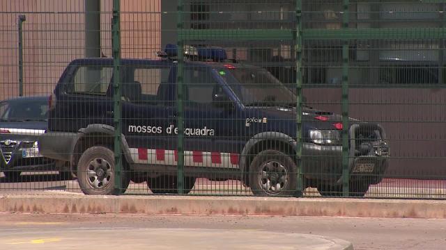 Las inmediaciones prisión Lledoners con lazos amarillos