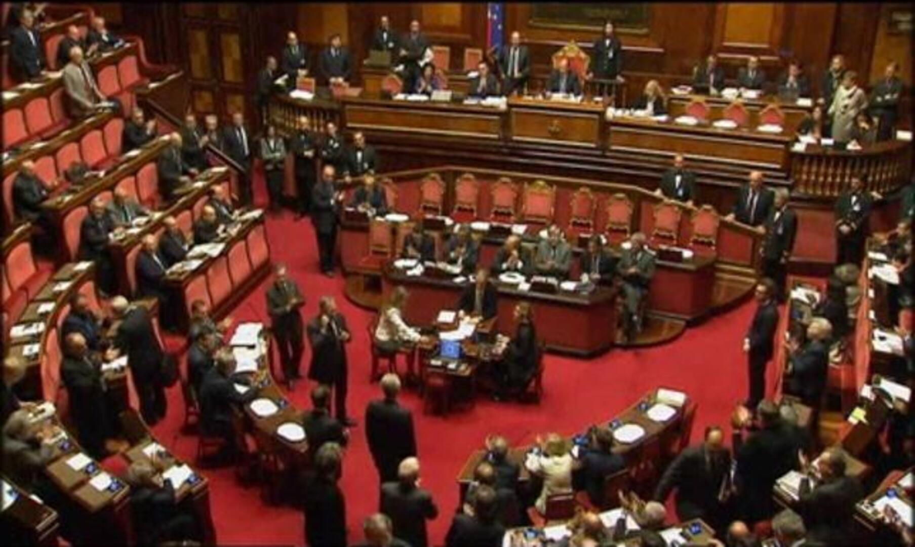 El Senado italiano aprueba las medidas de ajuste y acerca el adiós de Berlusconi