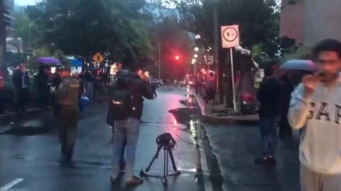 Agentes de seguridad en los alrededores del centro comercial donde se ha producido el atentado