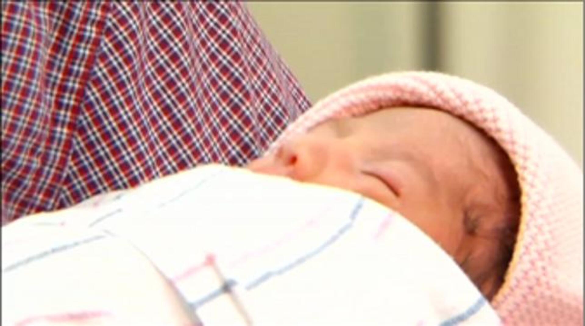 Jaelyn y Luis, los mellizos que han nacido en años diferentes