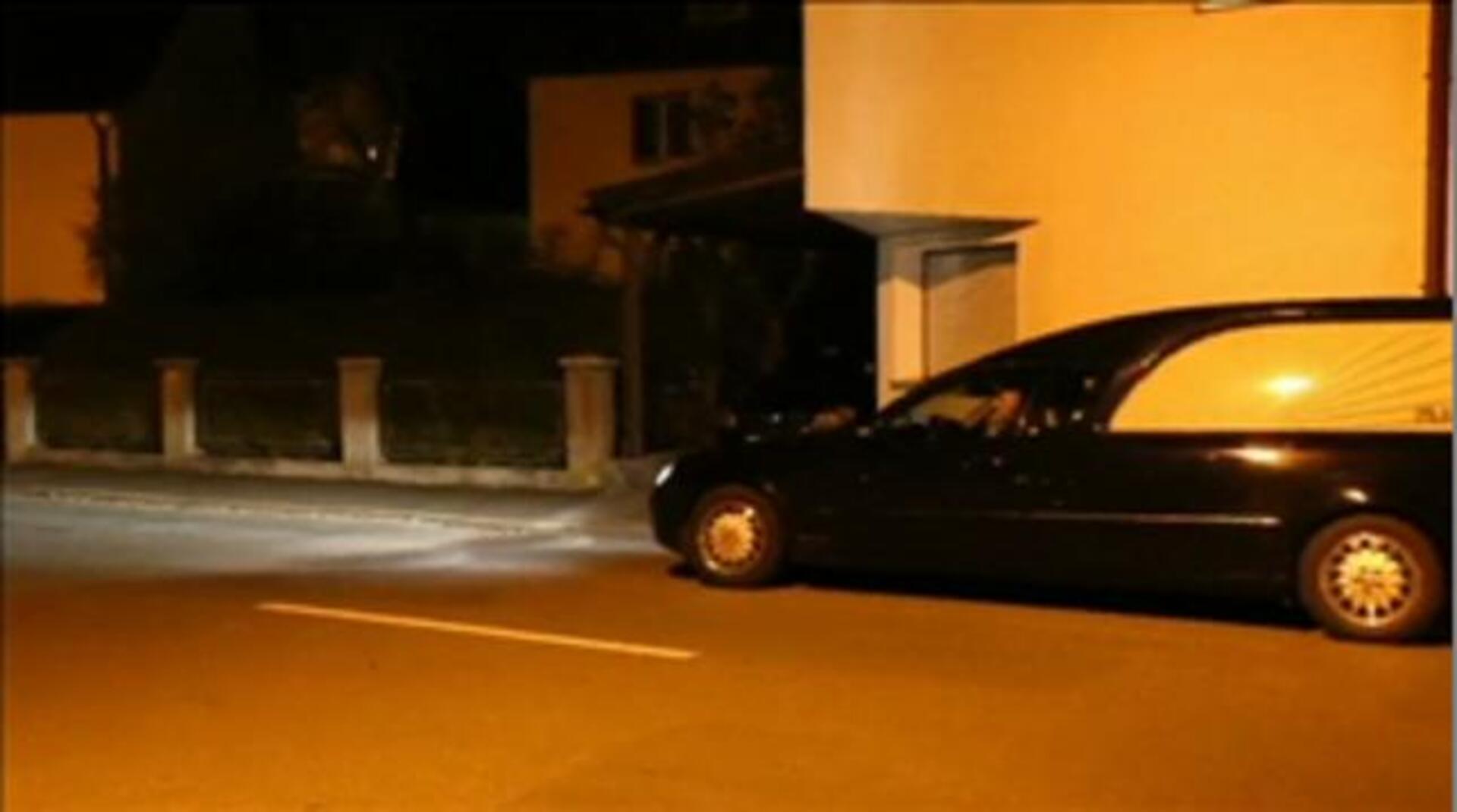 La Policía entra en la vivienda donde se han encontrado los cuerpos