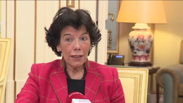 Celaá ve &quot;difícil&quot; la exhumación de Franco antes del 28 de abril