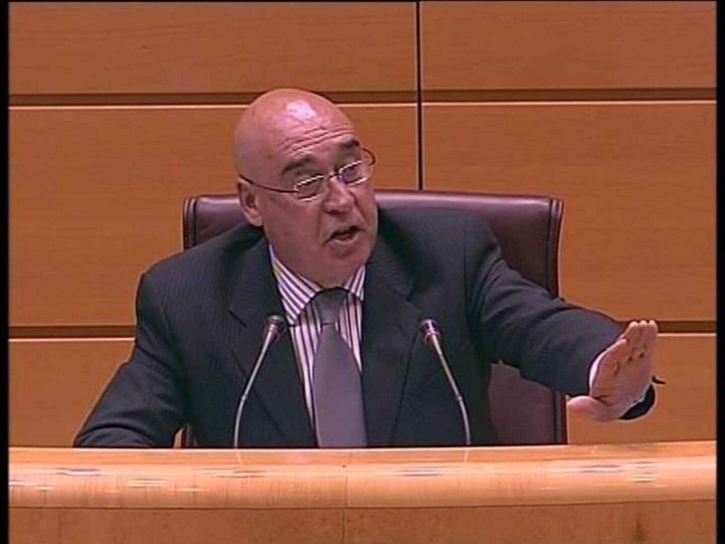 Monumental bronca entre PP y PSOE en el Senado por Chaves y los negocios de su hijo