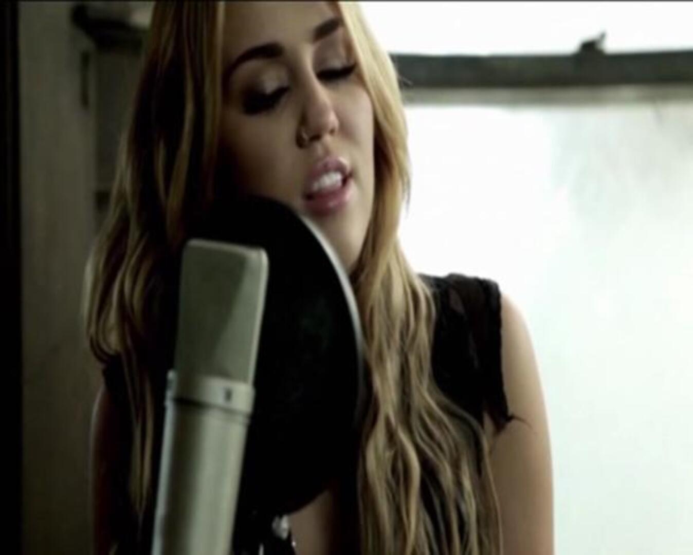 El ultimátum de Miley Cyrus a Liam Hemsworth: «O nos casamos o lo dejamos»