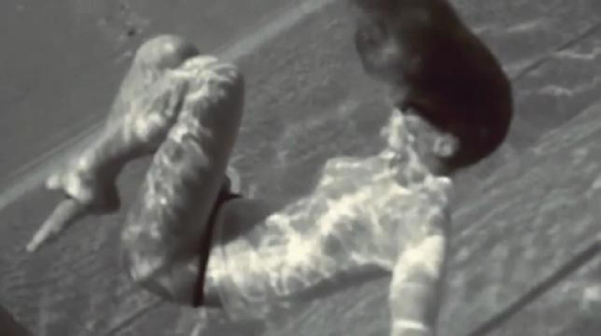 Bar Refaeli revoluciona Twitter con una de sus fotos más sexys