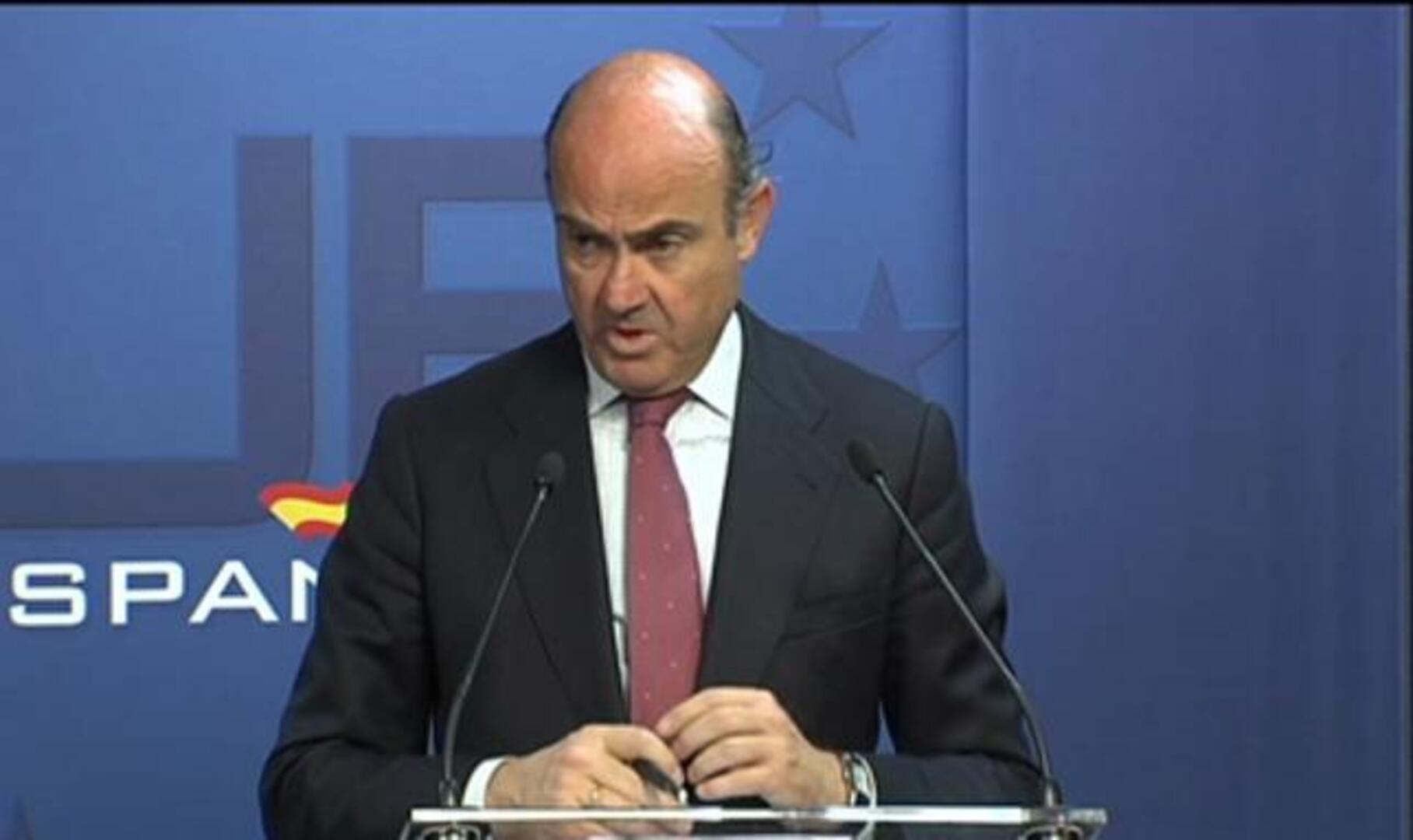 Guindos dice que la economía española ha tocado fondo este trimestre y que mejorará el próximo