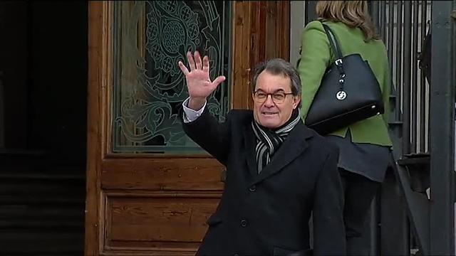 Vídeo: Testimonios denuncian presiones de la Generalitat a directores de institutos para que abrieran en el 9N