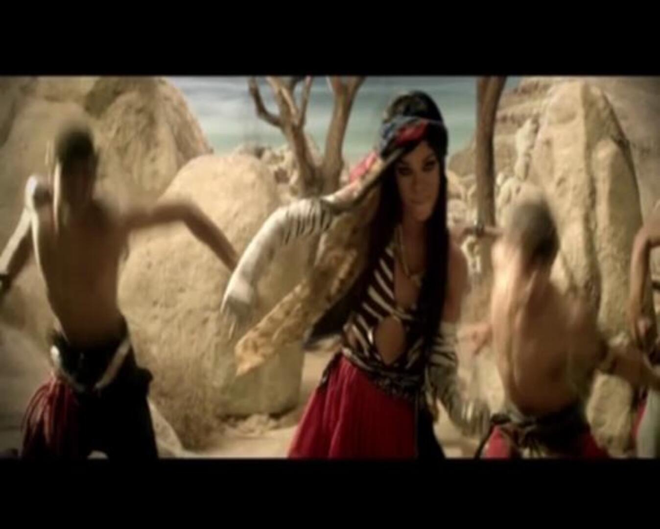 Mientras Rihanna se destapa, sus amigos le piden que vaya a rehabilitación