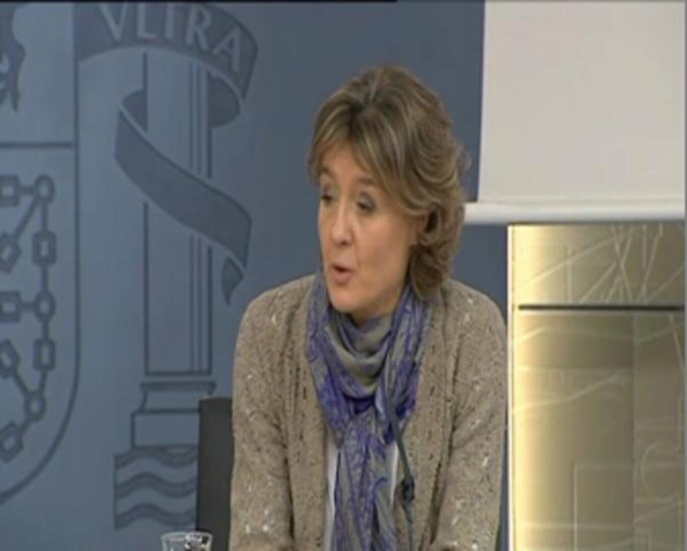 Las ministras Fátima Báñez, Soraya Sánz de Santamaría e Isabel García Tejerina, hoy en la rueda de prensa tras el Consejo de Ministros