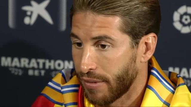 El autobús del Real Madrid, a su llegada a Cibeles