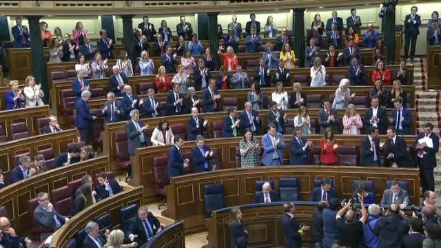 Aplausos para Rajoy a 24 horas de la moción de censura