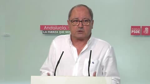 El número dos de Susana Díaz en el PSOE andaluz, Juan Cornejo, junto a la presidenta andaluza