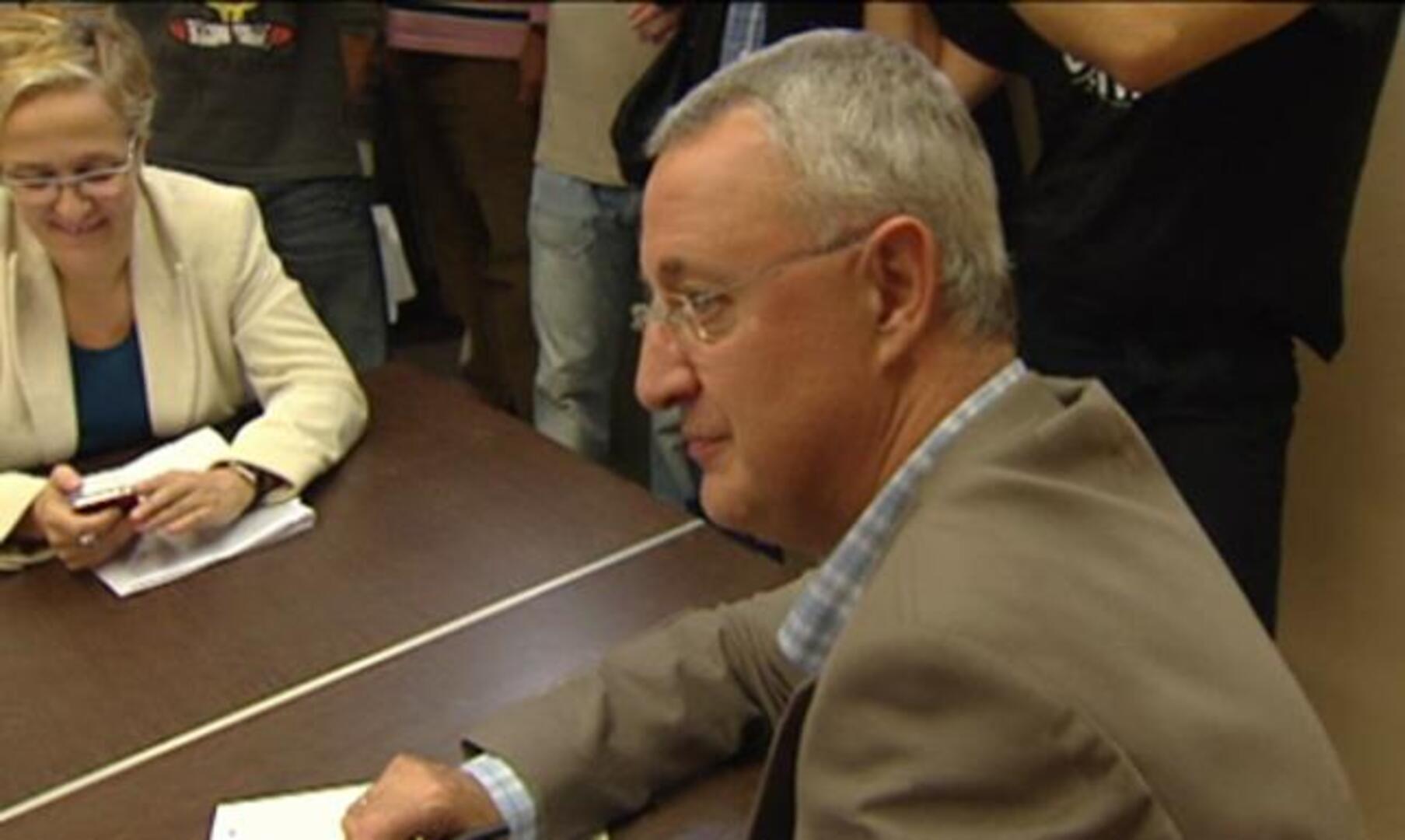 Rajoy defiende las pensiones frente a las «insidias» del PSOE