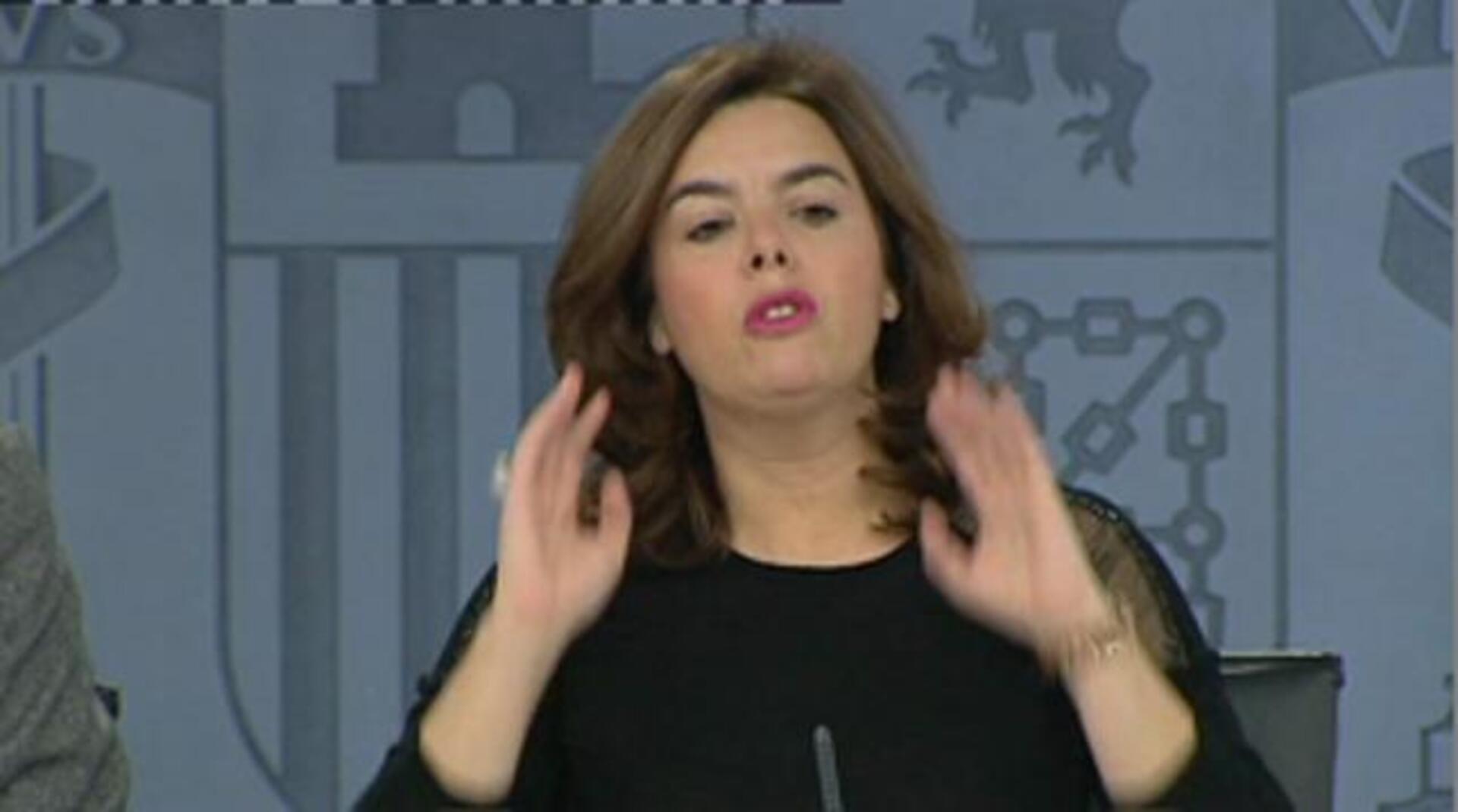 La Vicepresidenta del Gobierno, Soraya Sáenz de Santamaría, Y el ministro de Justicia, Rafael Catalá, durante la rueda de prensa posterior a la reunión del Consejo de Ministros, que ha aprobado hoy la creación del Registro Central de Delincuentes Sexuales