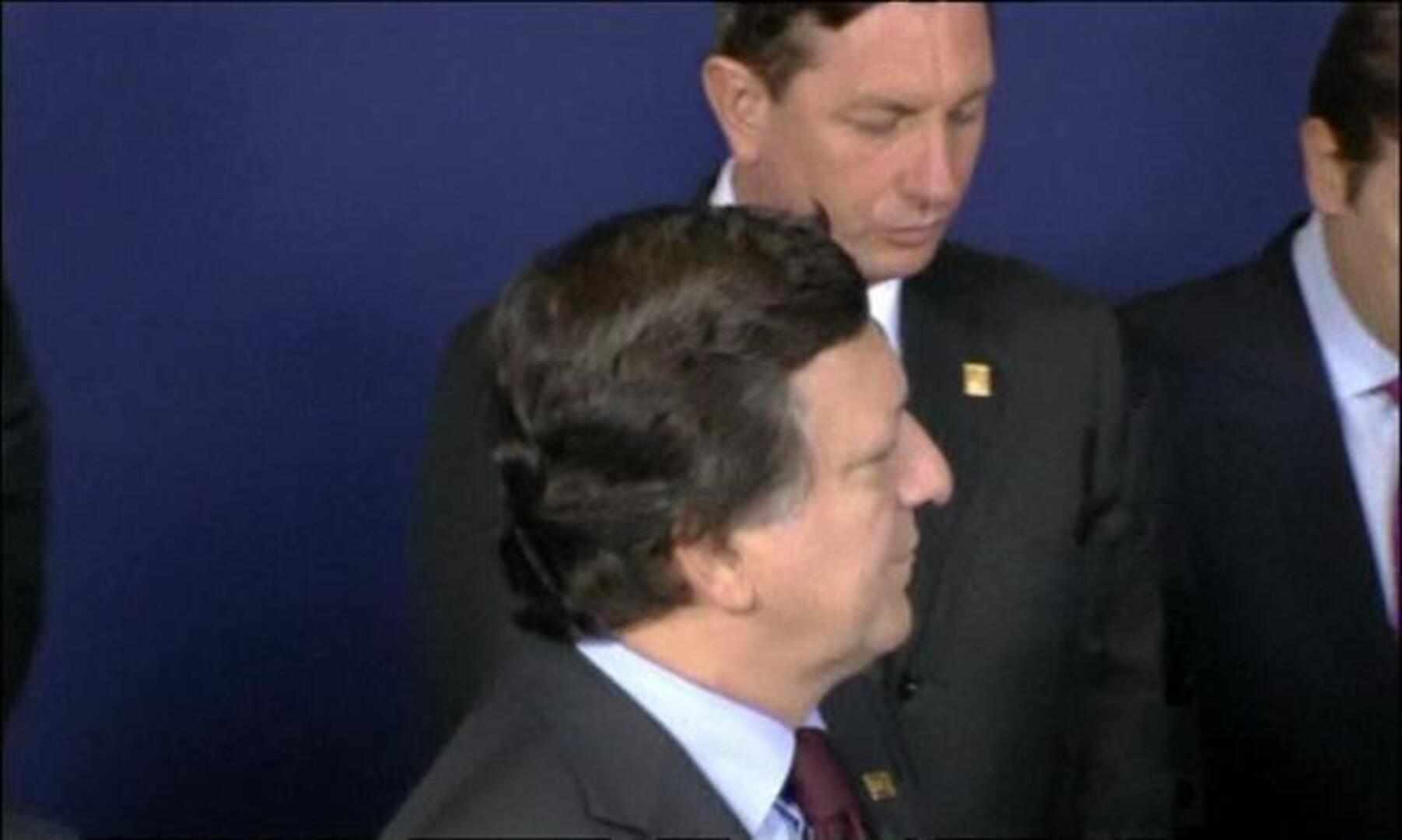 Berlusconi araña un pacto de mínimos para calmar a Bruselas