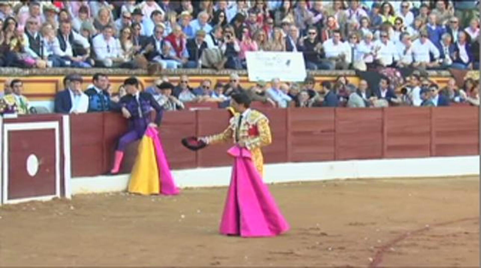La polémica foto en que Fran Rivera «Paquirri» torea con su hija de cinco meses en los brazos
