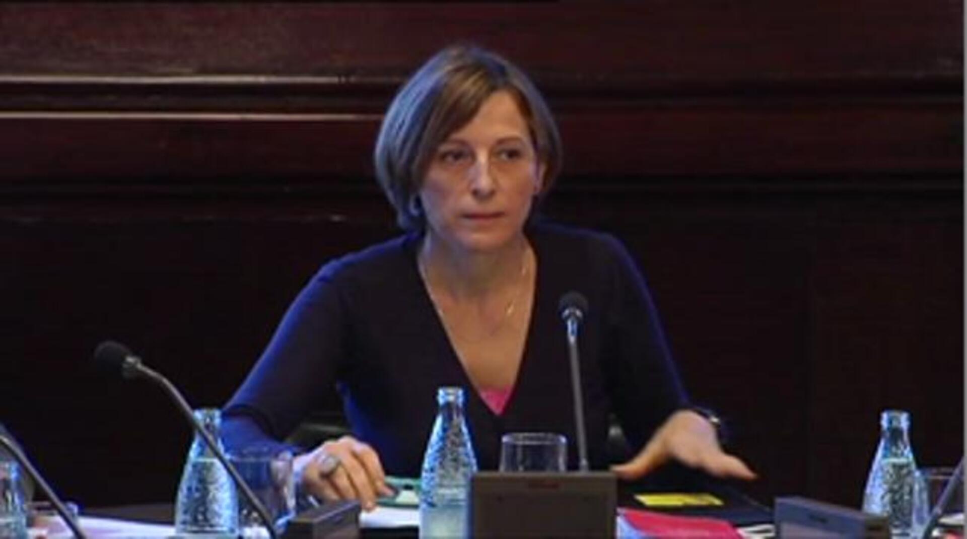 La presidenta del Parlament, junto al primer secretario de la Mesa