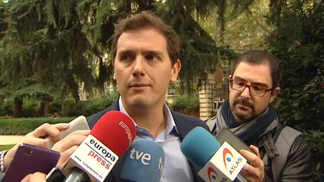 Sánchez y Torra, en su reunión en Moncloa el pasado julio/ Rivera pide a Sánchez que «saque las zarpas del Gobierno de la justicia»