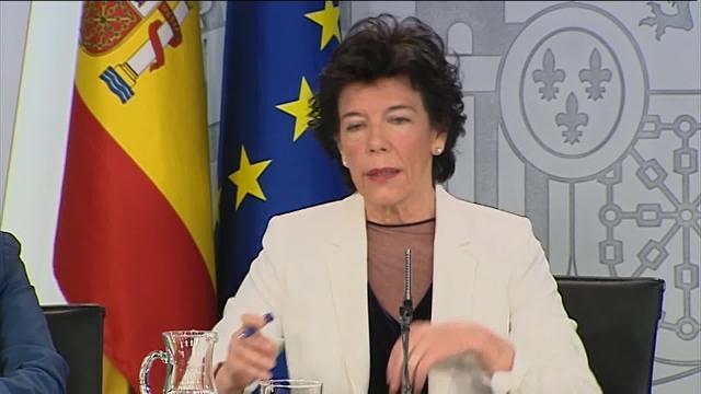 Celaá niega &quot;pasividad&quot; del Gobierno con los lazos