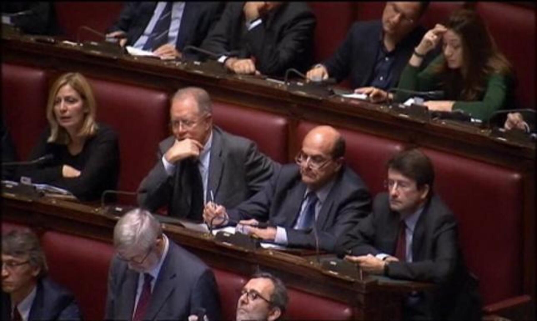 Berlusconi se queda en el Gobierno tras la aprobación de las cuentas del Estado sin mayoría absoluta