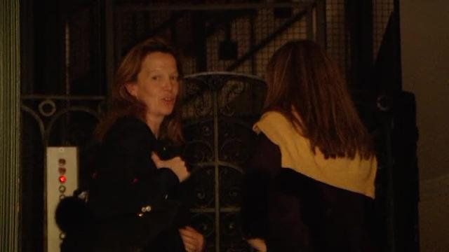 Guillermo 'Willy' Bárcenas, hijo del extesorero del PP Luis Bárcenas, conversa con Marta Giménez-Cassina, abogada de su madre Rosalía Iglesias