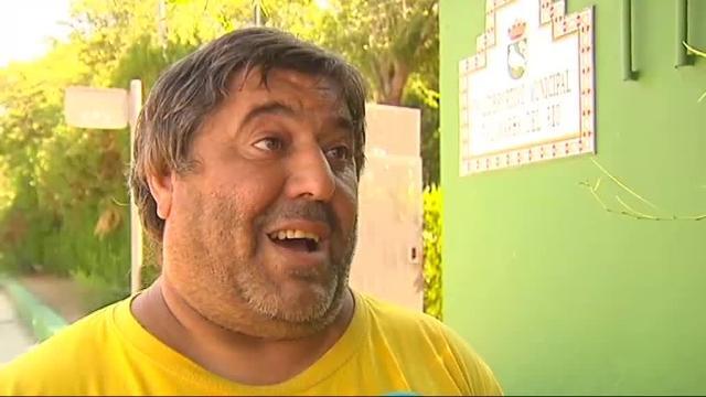 Dos miembros de la manada increpados en la piscina municipal