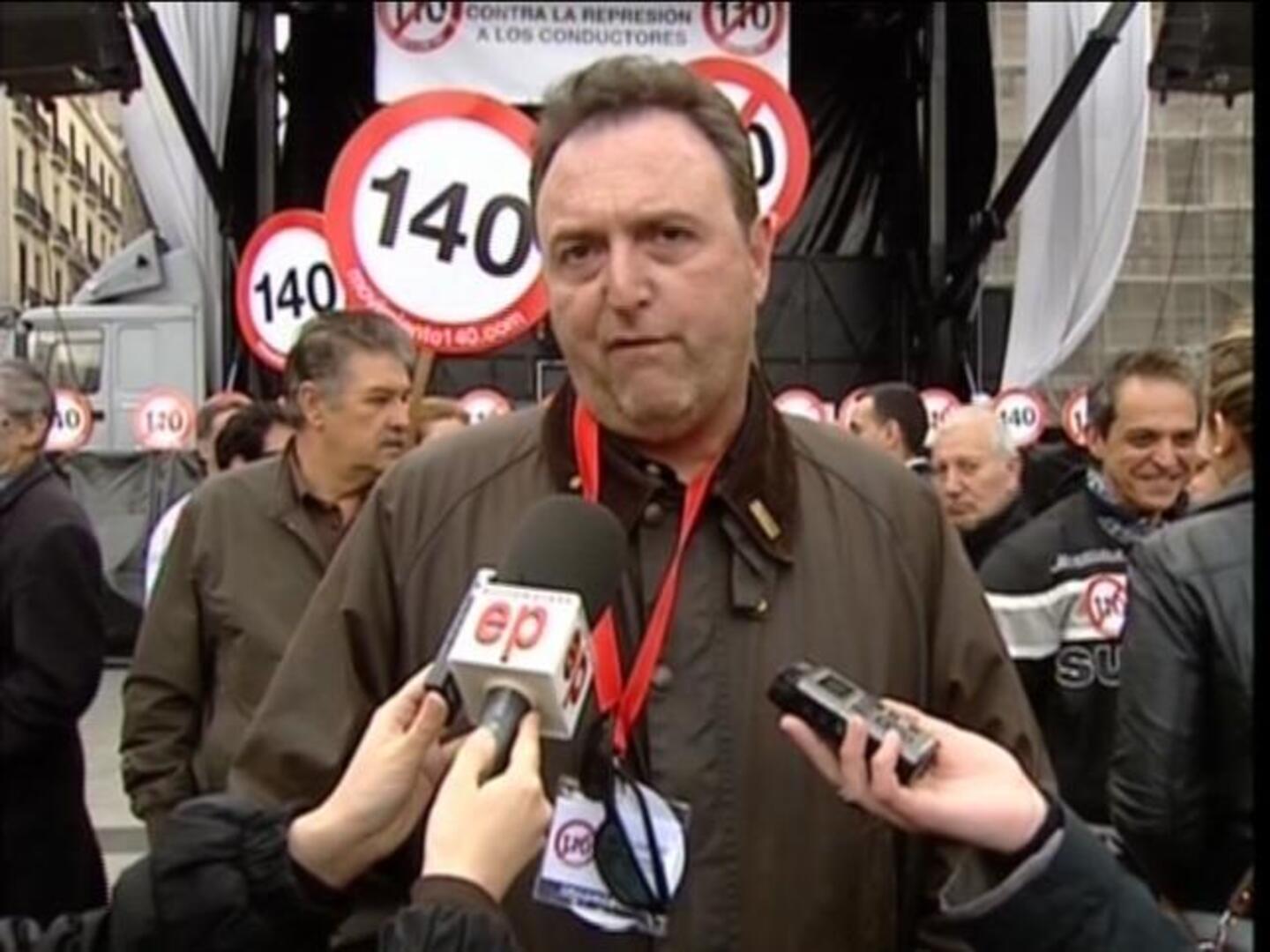 250 personas se manifiestan en Madrid contra el límite de 110 km/hora