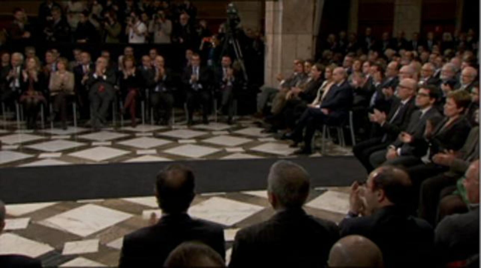 Artur Mas saluda a Carles Puigdemont en su toma de posesión