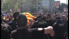 Tensión entre independentistas y policías en Barcelona