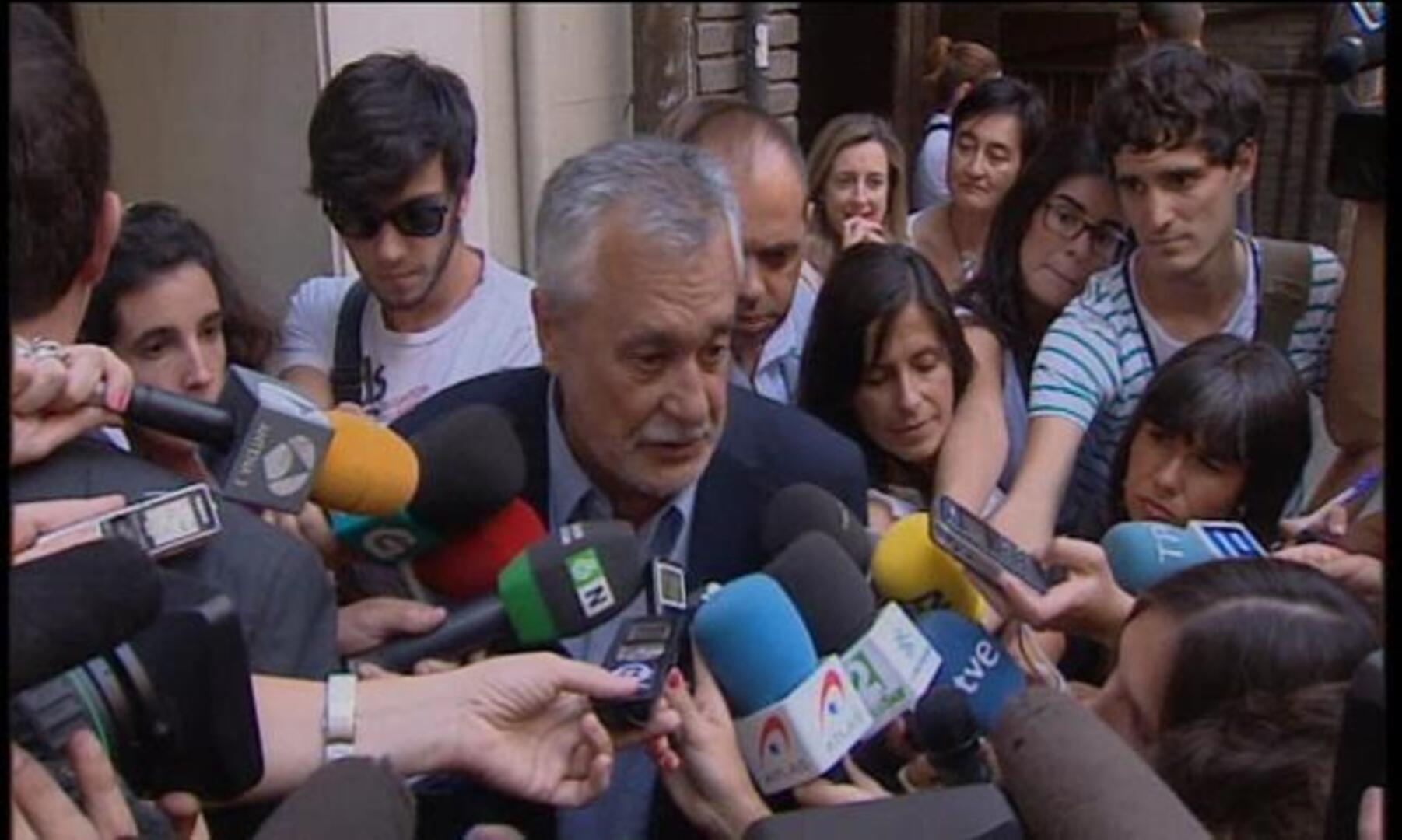 Rubalcaba convence a los barones del PSOE