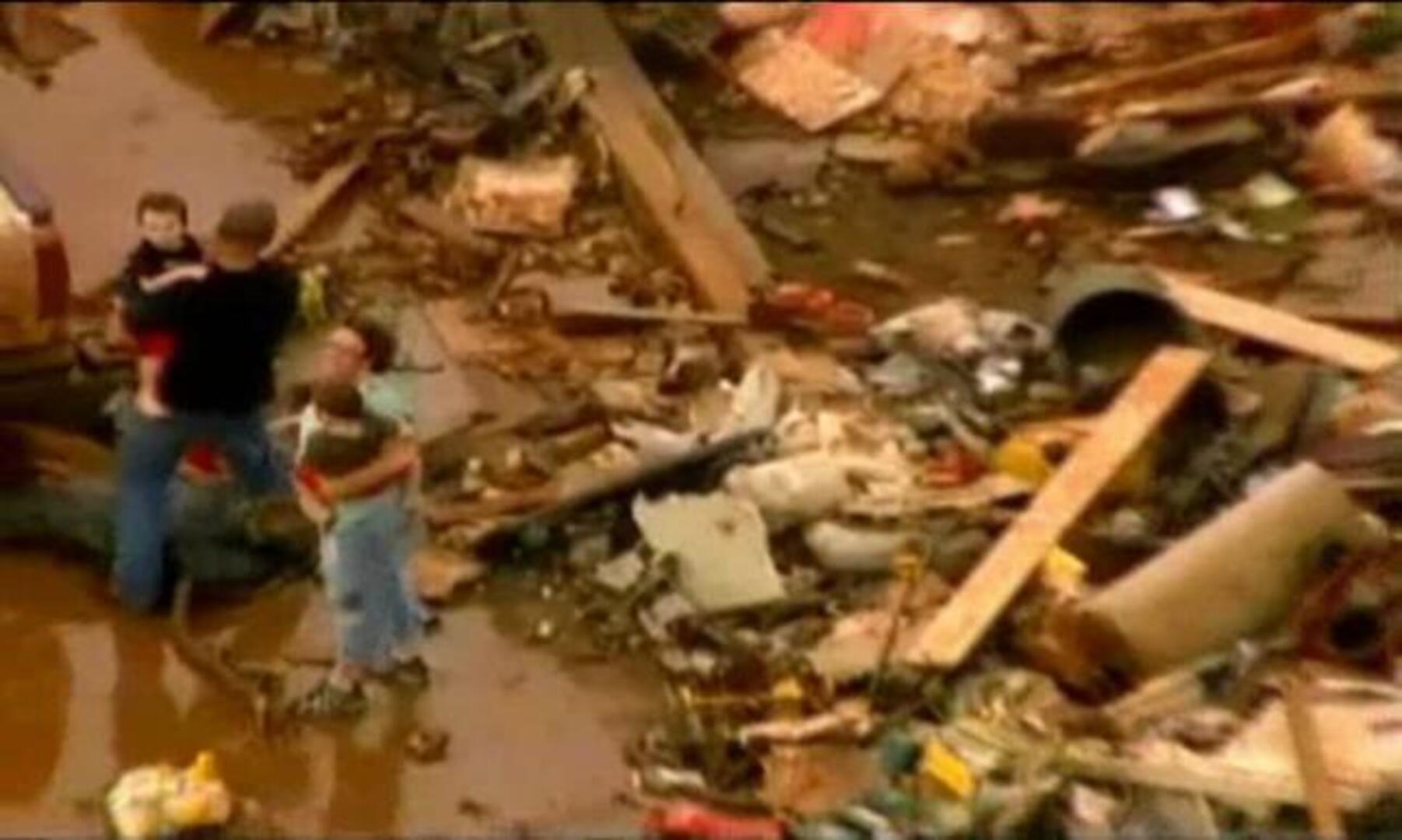 Un tornado deja 125 muertos en el centro de los Estados Unidos