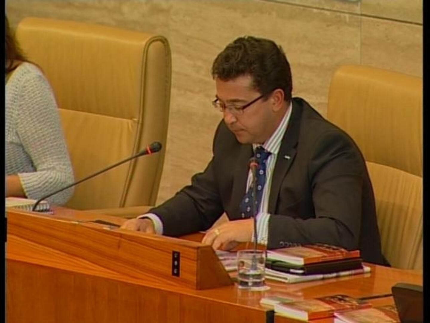 Monago no logra mayoría absoluta y necesitará otra sesión para ser presidente