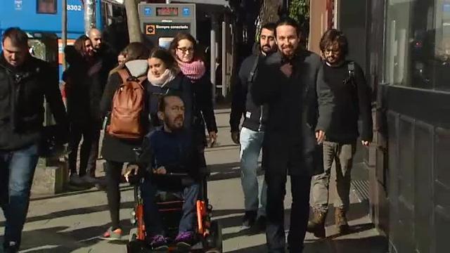 Íñigo Errejón ayer en Murcia junto al secretario general de la región, Oscar Urralburu