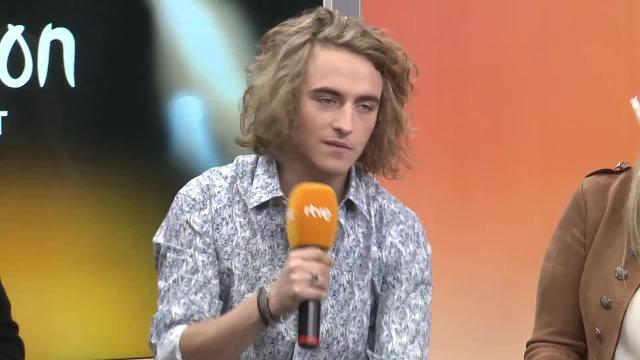 Vídeo: Manel pide disculpas por su corte de mangas