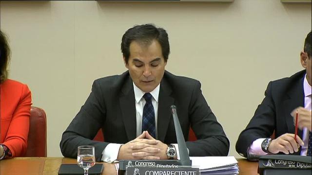 Ignacio González, ya detenido, acude a uno de los registros