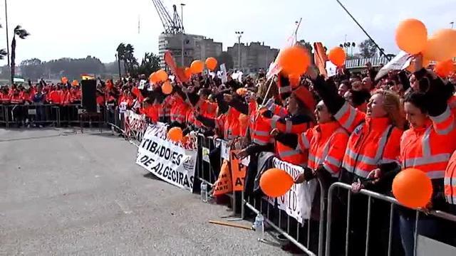 El ministro de Fomento, Íñigo de la Serna (i) con el ministro de Infraestructuras de Portugal, Pedro Marques