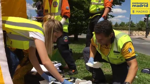 Dos motoristas de 33 y 39 años han resultado heridos graves en sendos accidentes en Madrid