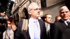 Londres firma la orden de extradición de Julian Assange a Estados Unidos