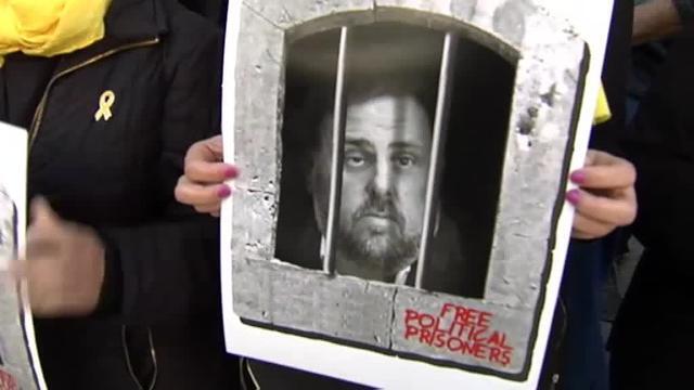 El Ayuntamiento de Girona tiene hasta la medianoche para retirar su pancarta con lazos amarillos