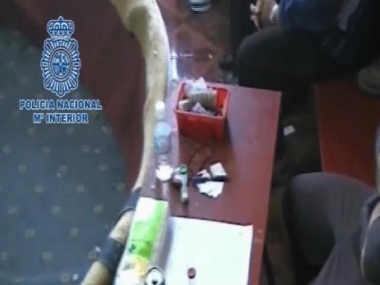 Gallos drogados para pelear por dinero