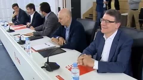 El secretario de Organización del PSOE, César Luena, durante la rueda de prensa que ha ofrecido en la sede de Ferraz