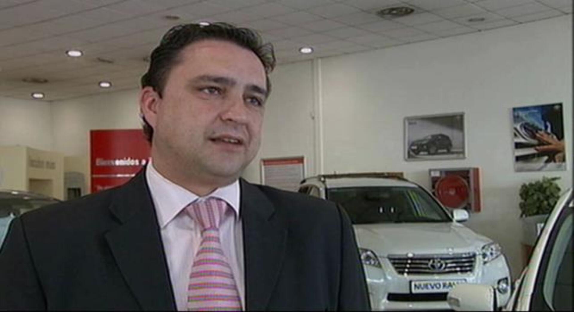 Sebastián no descarta revisar la fiscalidad de los coches que más contaminan