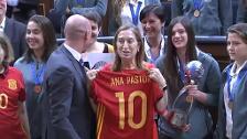 El Congreso de los Diputados recibe a las campeonas del mundo de fútbol sub-17