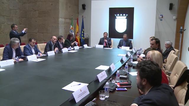 Ábalos anuncia un &quot;impulso a las licitaciones&quot; de la alta velocidad extremeña